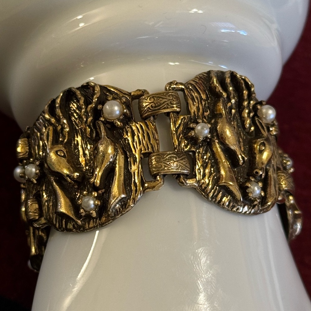 VTG chunky brass tone bracelet repousse design featuring reindeer w/faux pearls